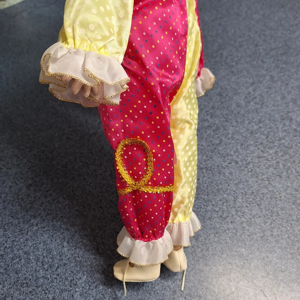 Vintage Interpur International Porcelain Clown Jester Doll, OH#12217, ME#2087 - Picture 9 of 14